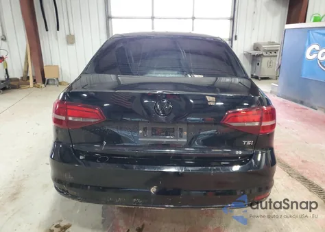 2018 Volkswagen Jetta Se z USA, uszkodzony, nr VIN 3VWDB7AJ7JM211977